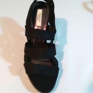Vera Wang size 10 medium black satin dress heels